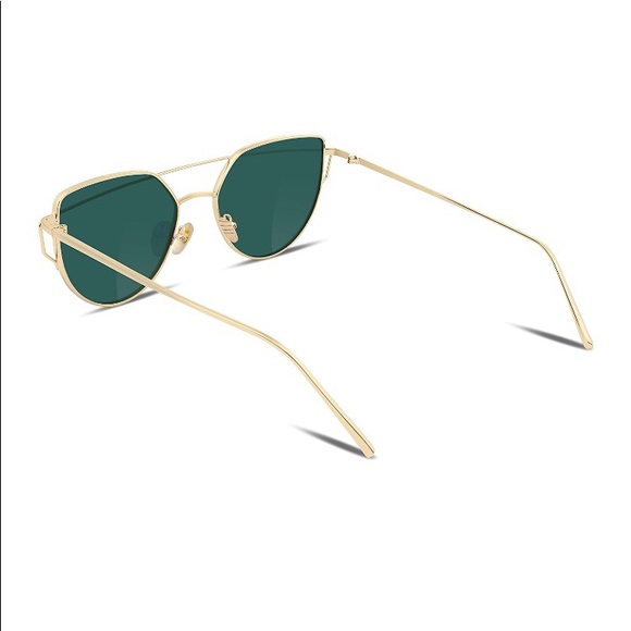 •SOLD•NWT Gold Cat eye sunnies w/pink mirror - Picture 4 of 4